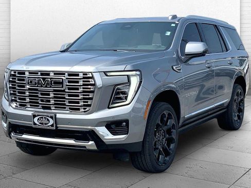 Used 2025 GMC Yukon Denali w/ Denali Reserve Package AWD/4WD image 11
