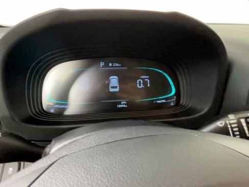 Used 2025 Hyundai Venue SE FWD image 23