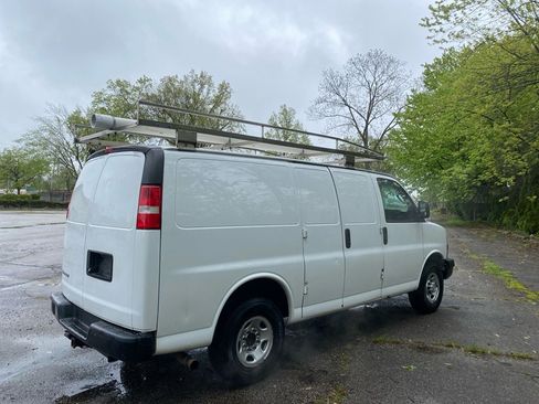 Used 2020 Chevrolet Express 3500 w/ Driver Convenience Package RWD image 5