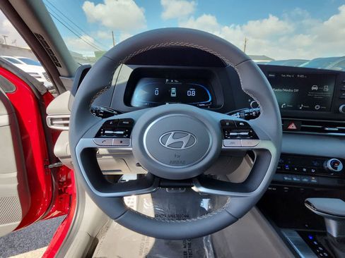 Used 2025 Hyundai Elantra Sport image 19