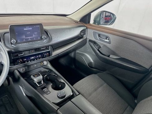 Used 2023 Nissan Rogue SV image 18