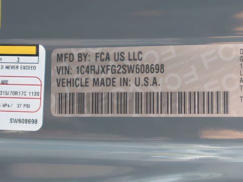 Used 2025 Jeep Wrangler Unlimited Rubicon AWD/4WD image 28