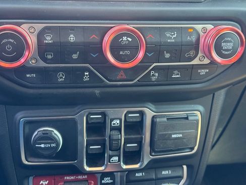 Used 2020 Jeep Gladiator Rubicon AWD/4WD image 11