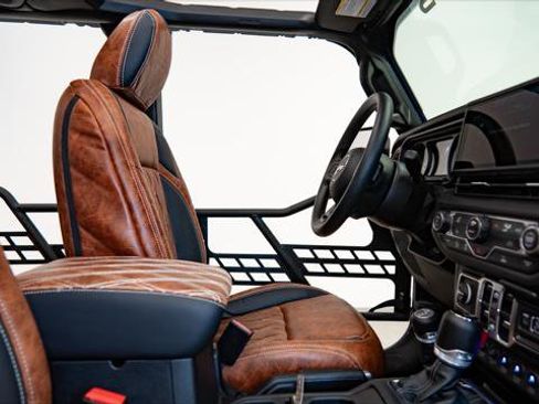 Used 2025 Jeep Gladiator Sport image 33