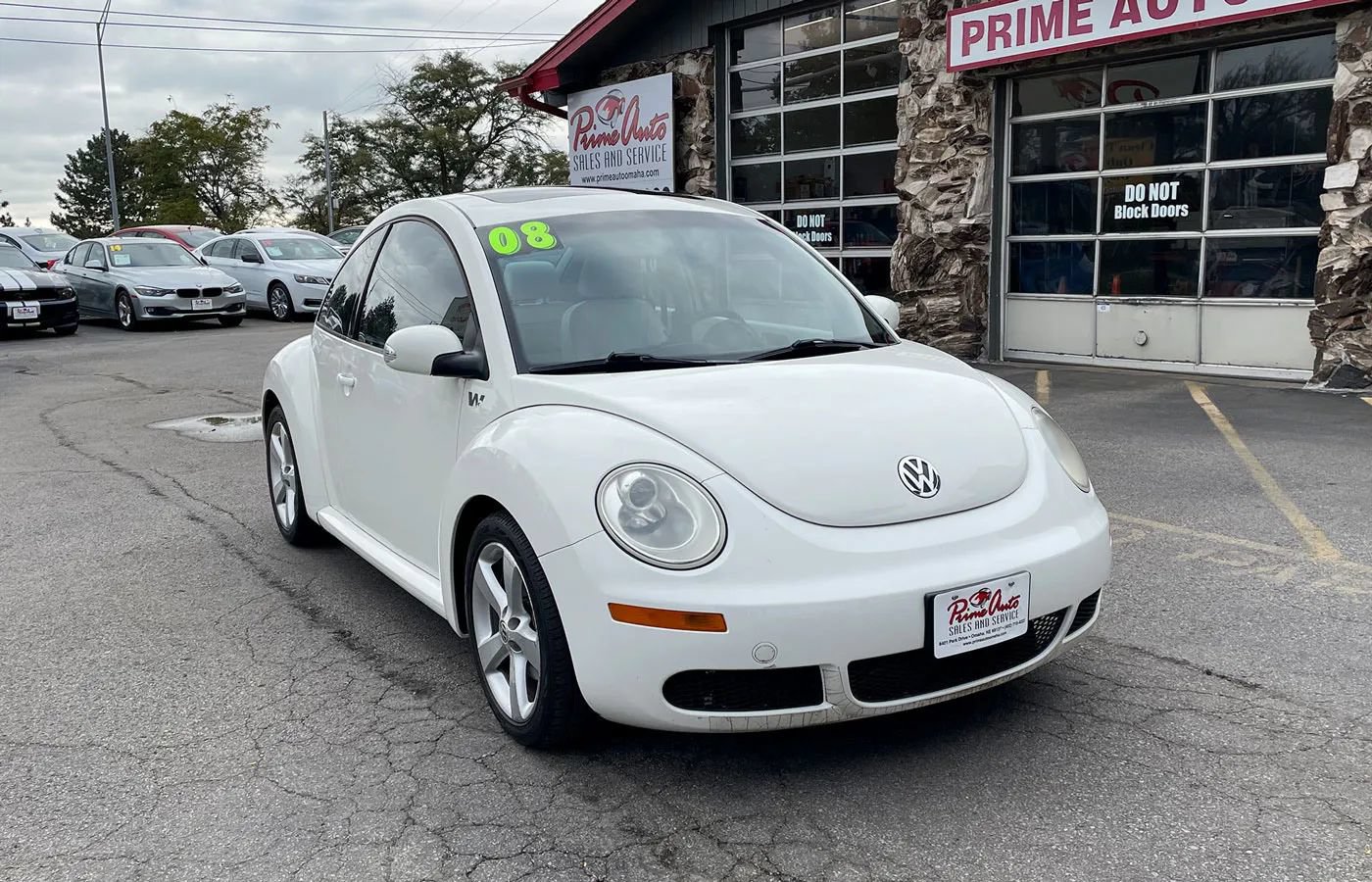 Used 2008 Volkswagen Beetle SE FWD image 1