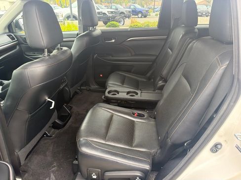 Used 2014 Toyota Highlander Limited Platinum AWD/4WD image 17