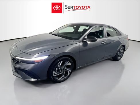 Used 2025 Hyundai Elantra Sport w/ Cargo Package FWD image 9