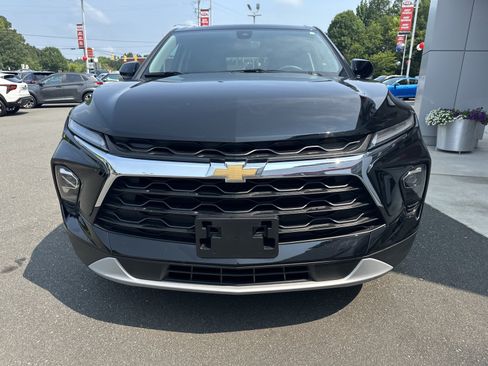 Used 2025 Chevrolet Blazer LT FWD image 3