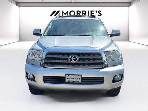 Used 2016 Toyota Sequoia SR5 AWD/4WD image 2
