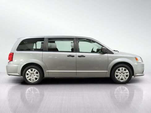 Used 2019 Dodge Grand Caravan SE FWD image 6