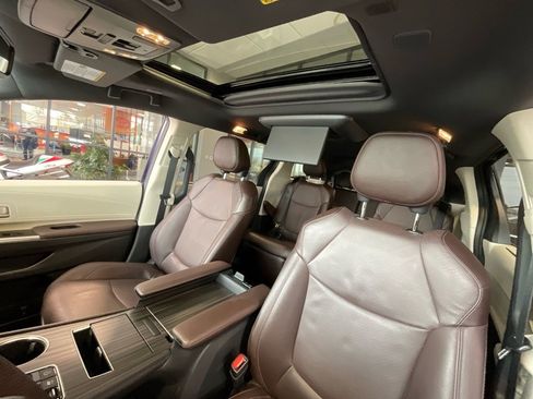 Certified 2022 Toyota Sienna Platinum w/ Protection Package (TMS) image 10