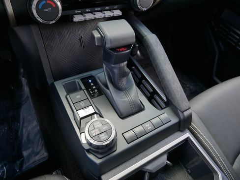 Certified 2024 Toyota Tacoma TRD Off-Road AWD/4WD image 20