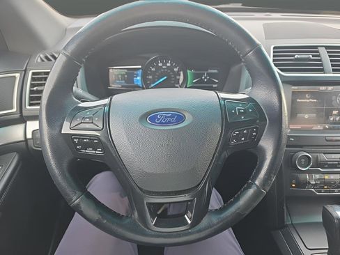 Used 2016 Ford Explorer XLT w/ Equipment Group 202A image 12