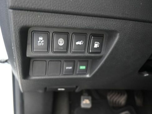 Used 2020 Nissan Rogue SV image 18