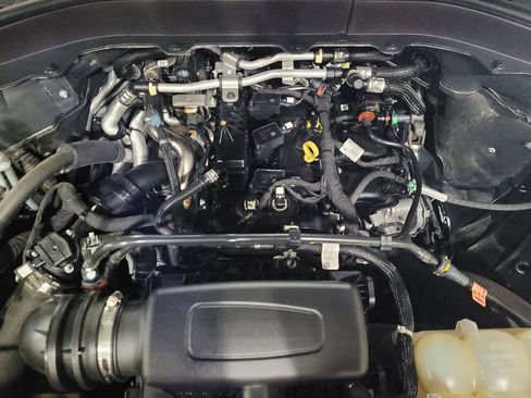 Used 2021 Ford Explorer XLT w/ Equipment Group 202A AWD/4WD image 30