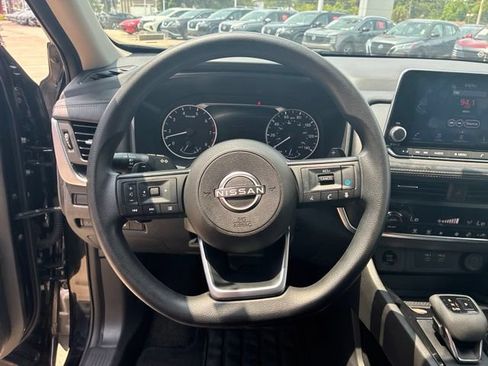 Used 2024 Nissan Rogue SV FWD image 21