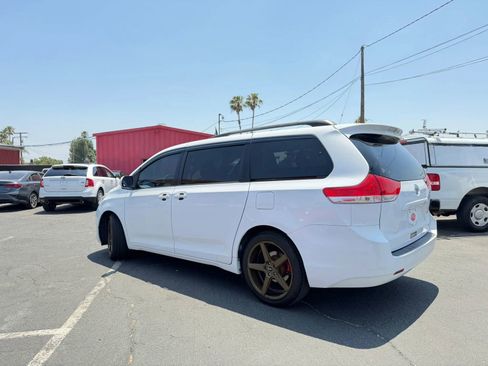 Used 2014 Toyota Sienna LE FWD image 3