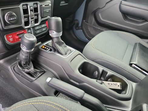 Used 2024 Jeep Wrangler Willys image 29