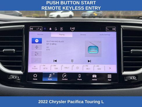 Used 2022 Chrysler Pacifica Touring-L image 4