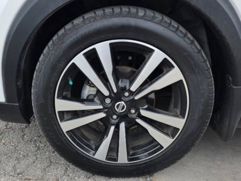 Used 2018 Nissan Kicks SV image 15