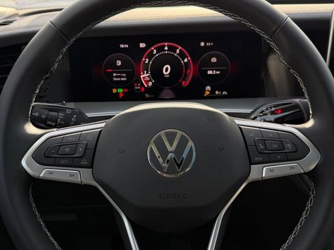 New 2026 Volkswagen Tiguan SE image 30