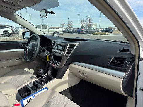 Used 2013 Subaru Outback 2.5i image 40