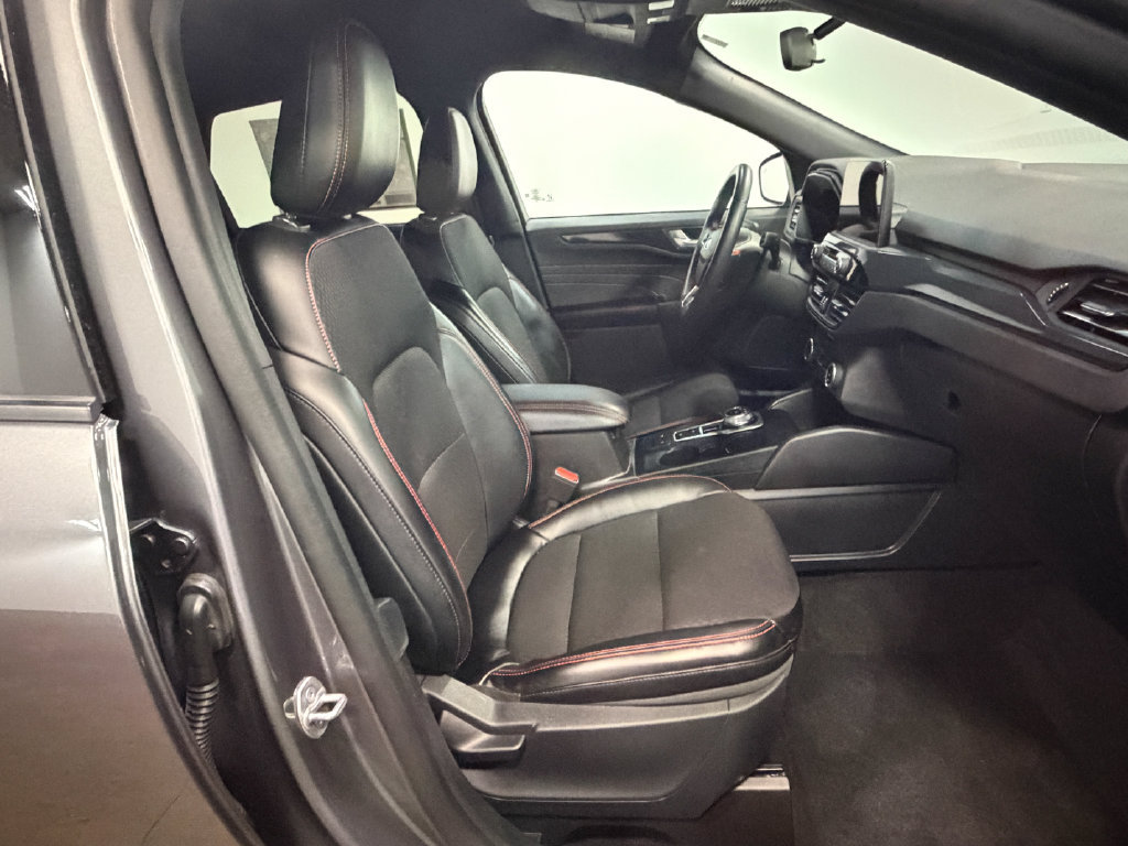 Used 2025 Ford Escape ST-Line Select AWD/4WD image 13