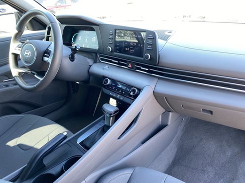 Certified 2025 Hyundai Elantra Sport image 12