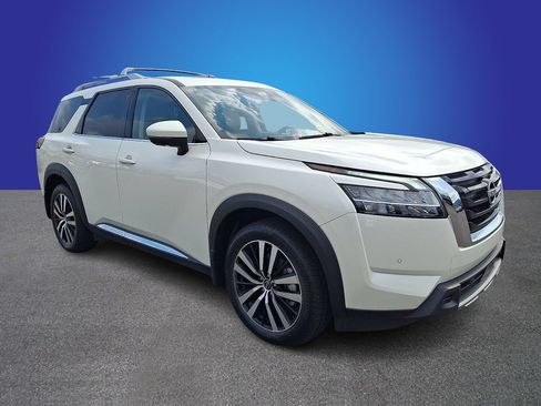 Used 2024 Nissan Pathfinder Platinum w/ Cargo Package AWD/4WD image 3