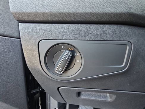 Certified 2024 Volkswagen Tiguan SE FWD image 27