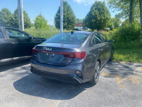 Used 2023 Kia Forte LXS w/ LXS Technology Package FWD image 5