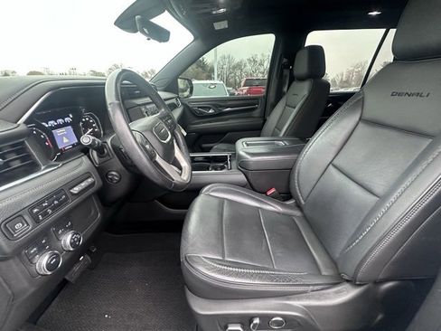 Used 2021 GMC Yukon Denali w/ Denali Premium Package image 12