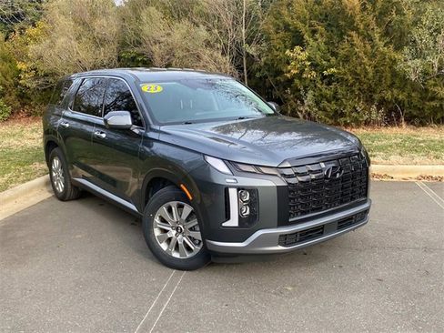 Used 2023 Hyundai Palisade SE image 1