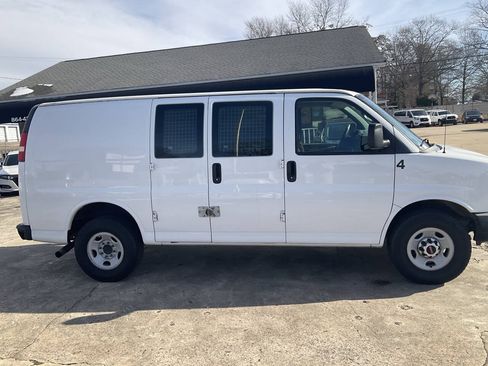 Used 2015 GMC Savana 2500 RWD image 2
