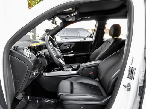 Used 2021 Mercedes-Benz GLB 250 4MATIC w/ Premium Package image 3