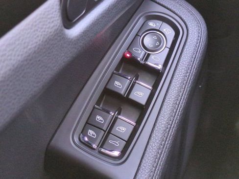 Used 2018 Porsche Macan image 22