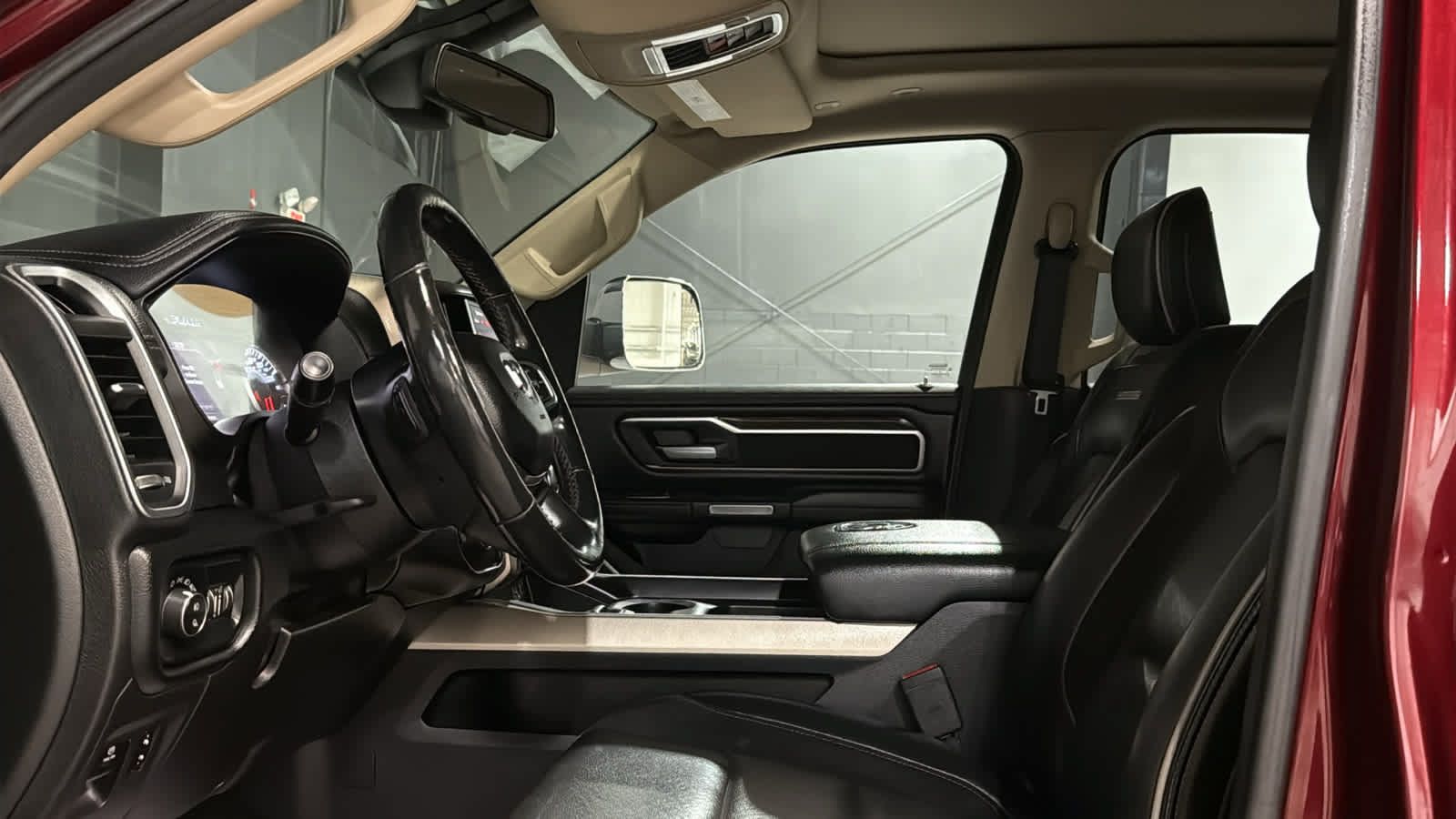 Used 2019 RAM 1500 Laramie AWD/4WD image 10