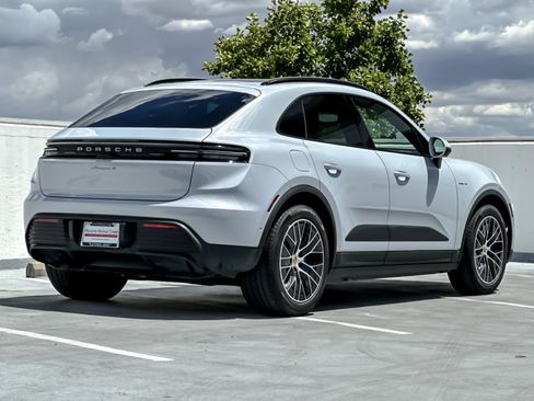 Used 2025 Porsche Macan 4 Electric AWD/4WD image 8