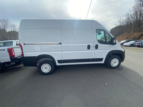 Used 2024 RAM ProMaster 2500 w/ Safety Group image 15