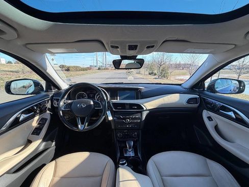 Used 2017 INFINITI QX30 Premium w/ Navigation Package image 18