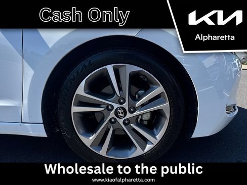 Used 2018 Hyundai Elantra Limited FWD image 12