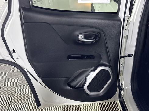 Used 2019 Jeep Renegade Sport w/ Sport Appearance Group AWD/4WD image 18