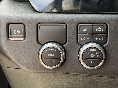 Used 2025 GMC Sierra 1500 SLT RWD image 25