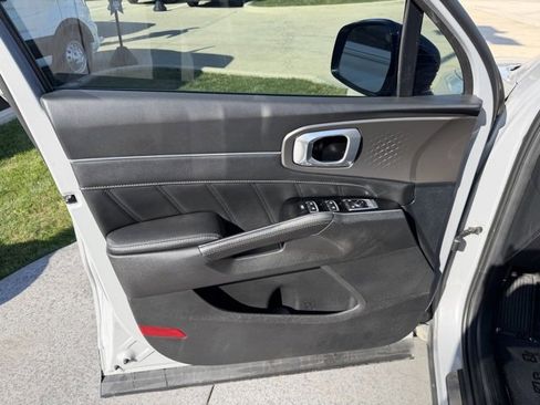 Used 2023 Kia Sorento SX image 9