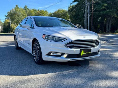 Used 2017 Ford Fusion Energi Titanium FWD image 5