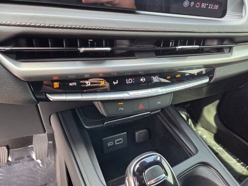 Used 2025 Cadillac XT4 Premium Luxury FWD image 26