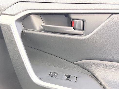 Used 2019 Toyota RAV4 LE w/ Carpet Mat Package AWD/4WD image 32