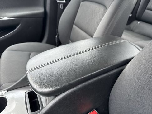 Used 2025 Chevrolet Malibu LT FWD image 25