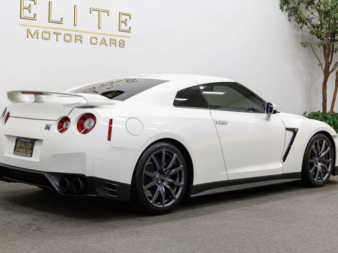 Used 2016 Nissan GT-R Premium AWD/4WD image 11