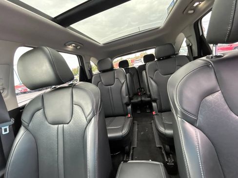 Used 2023 Kia Sorento SX AWD/4WD image 11